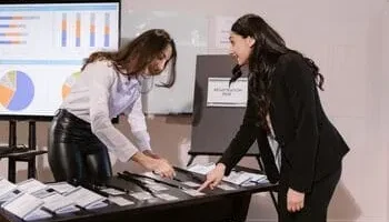 empresa-transporte-privado-mujeres-acreditaciones-mesa empresa-transporte-privado-mujeres-acreditaciones-mesa